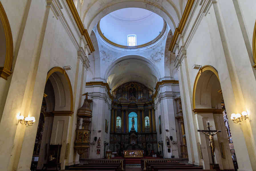 Argentina - Buenos Aires 090 - San Telmo - iglesia Nuestra Señora de Belén.jpg